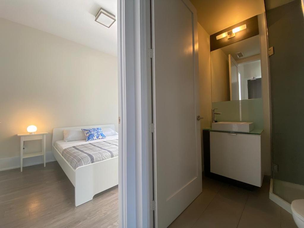 Grand View 2Br/2Ba Condos Cn Tower,Union,Tiff/Mtcc Toronto Exteriör bild